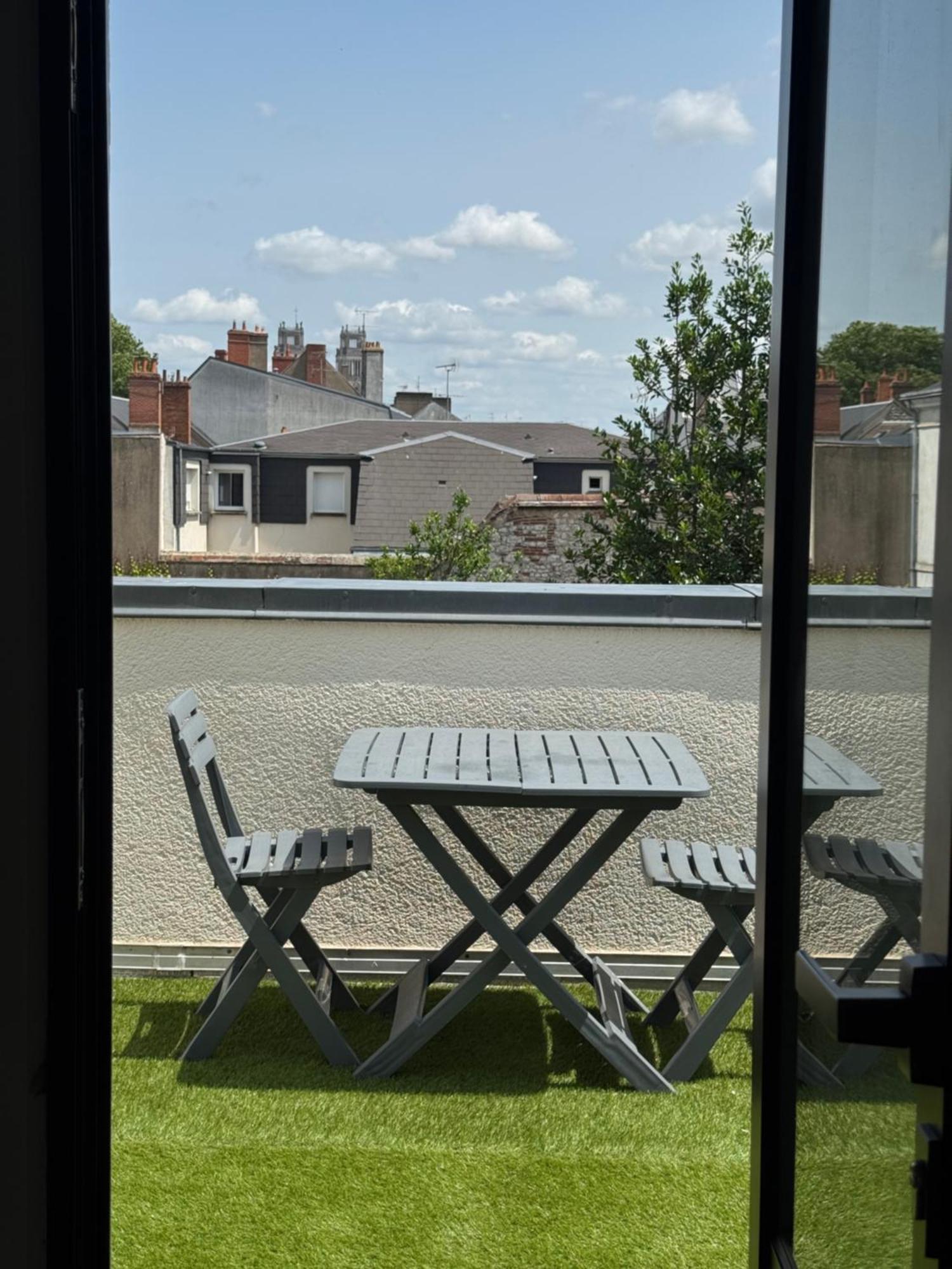 Le Rooftop - Terrasse Vue Cathedrale - Netflix Orléans